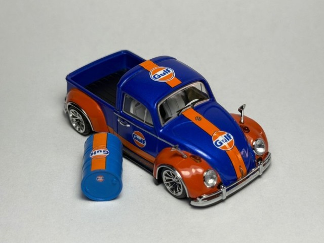Blue and orange Gulf-liveried Volkswagen Beetle pick-up die-cast model with matching accessory