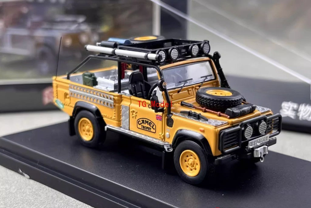 Street Weapon – Land Rover Defender Camel Trophy - 1:64 Scale